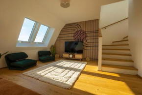 OrestaLiving - Penthouse in 2nd District with View